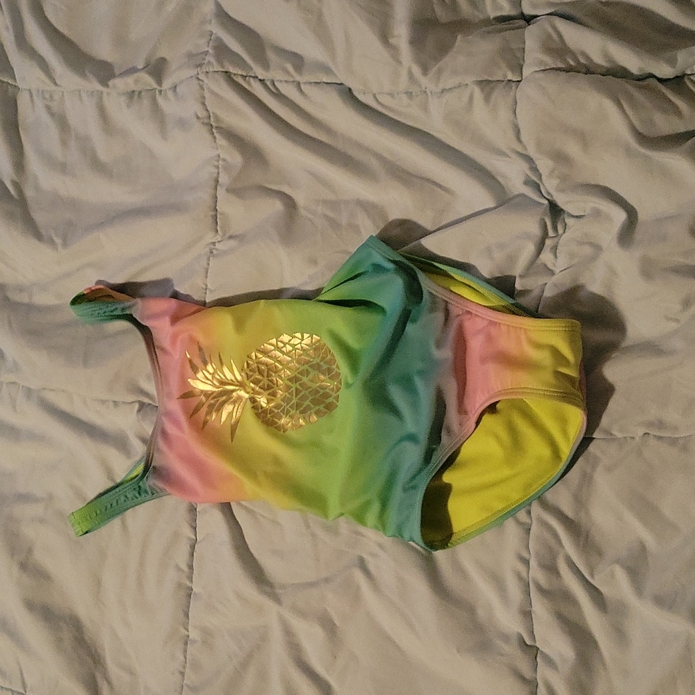 Girls swimsuit